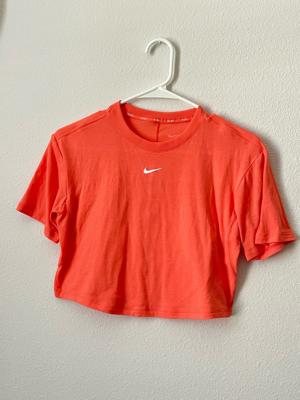Nike size S Coral Cropped Swoosh Tee